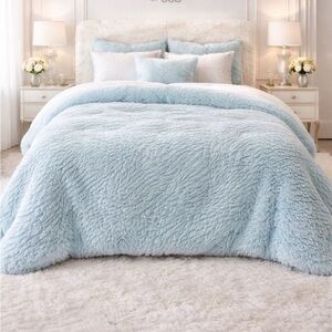 Koolaburra by Ugg Queen
90x90 no shams included